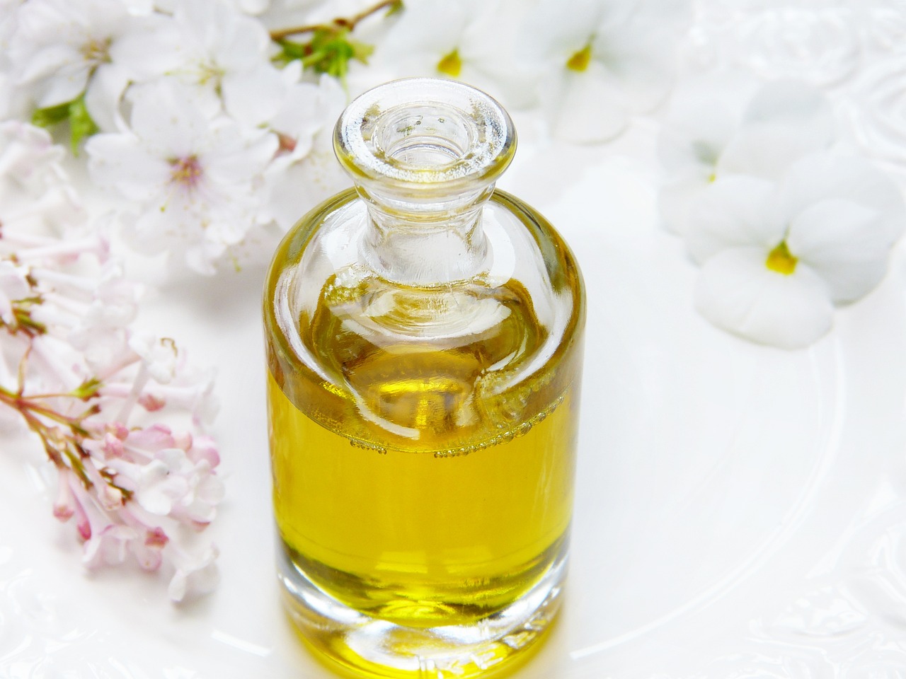 glass bottle oil wellness flowers 4108085